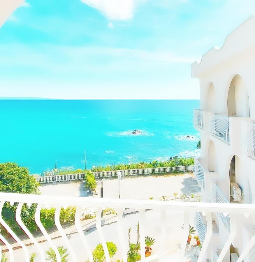 Hotel Ristorante La Scogliera 4*